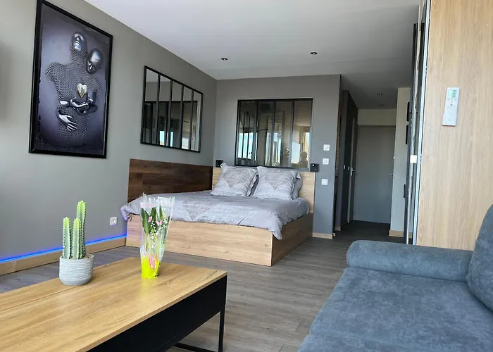 Village Naturiste Sensuel * آجد